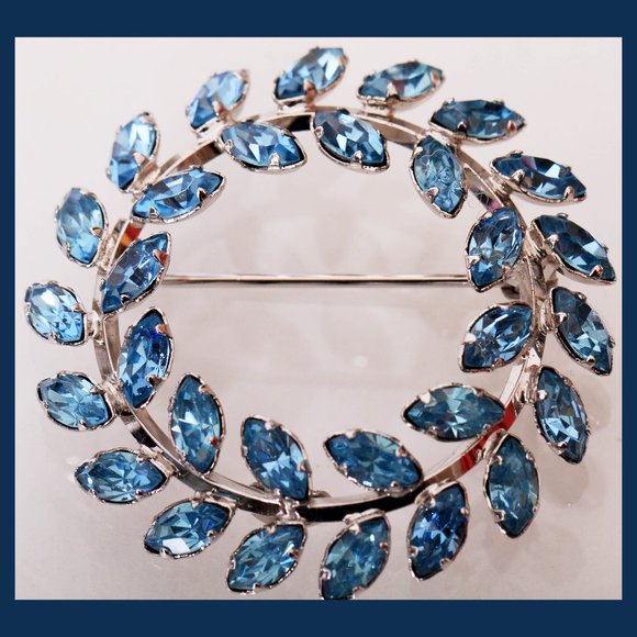 ART Jewelry - Vintage Round Silver Brooch with Blue Leaves